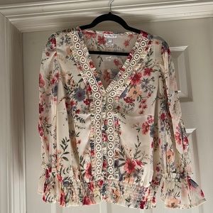 Women’s flowered blouse NWOT